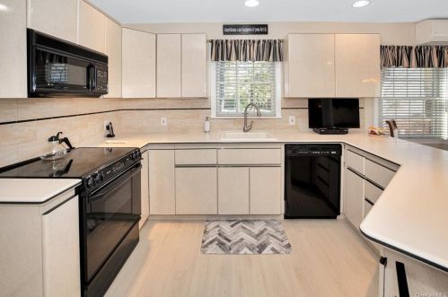 255 Kensico Rd, Thornwood NY  10594-1656 exterior