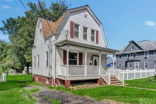 30 Freeman St, Woodbridge NJ  07095-3423 exterior