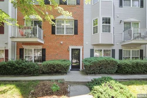 2078 Drake Ct, Mahwah NJ  07430-3801 exterior