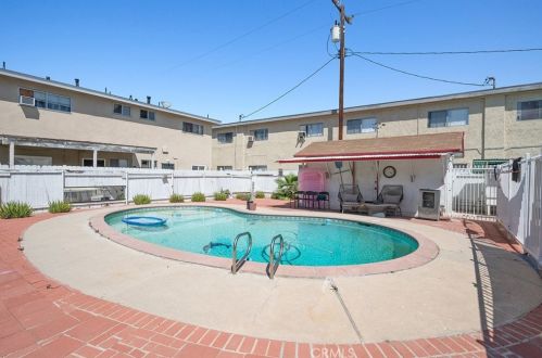 16415 Cornuta Ave, Bellflower CA  90706-4801 exterior