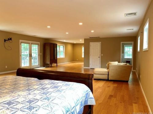 646 Branchville Rd, Ridgefield CT  06877-6128 exterior