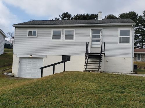 52 Viewmont Dr, Latrobe, PA 15650-1030
