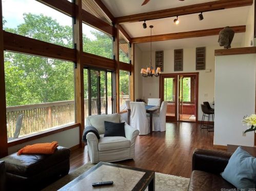 6 Buttonball Trl, Norwalk CT  06851-2812 exterior