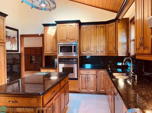 6075 1st St, Vero Beach FL  32968-9521 exterior