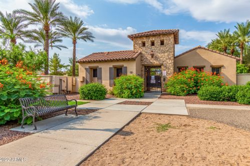 966 Wallrade Ln, Gilbert AZ 85296-1492 exterior