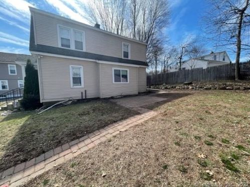 40 Overlook Ave, Bristol, CT 06010-7930