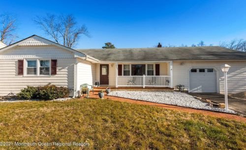 323 Lk Shr Dr, Bricktown NJ 08723-6013 exterior