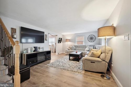 519 Glenfield Ave, Manor, PA 19036-2402