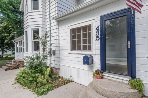 435 Linwood Ave, Oconomowoc, WI 53066-3537