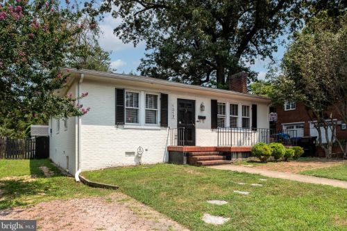 1317 Augustine Ave, Fredericksburg, VA 22401-5305
