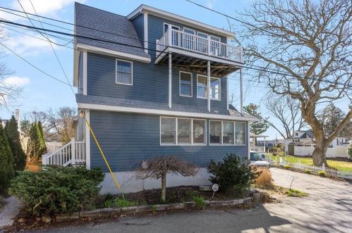 148 Andrew Comstock Rd, Warwick RI  02886-8129 exterior