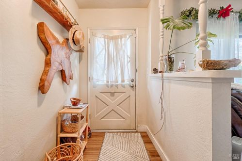 320 Wikiup Dr, Santa Rosa, CA 95403-1339