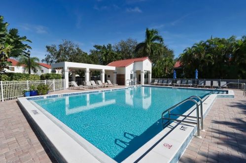 589 Beachwalk Cir, Naples FL  34108-8781 exterior