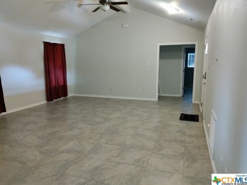 165 Greenway Dr, Seguin, TX 78155-7064