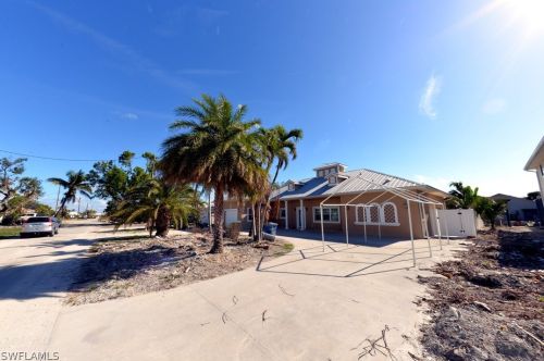 330 Madison Ct, Fort Myers Beach FL  33931-3642 exterior