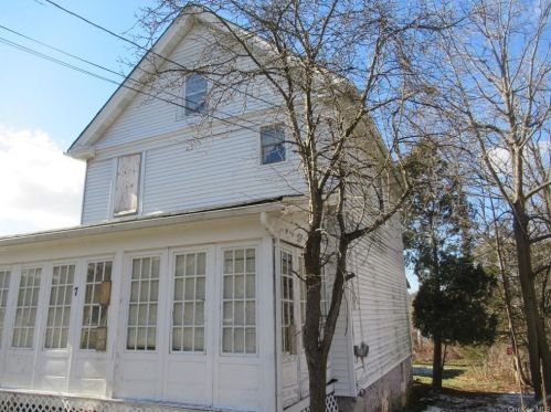 7 Frost Ln, Cornwall, NY 12518-1305