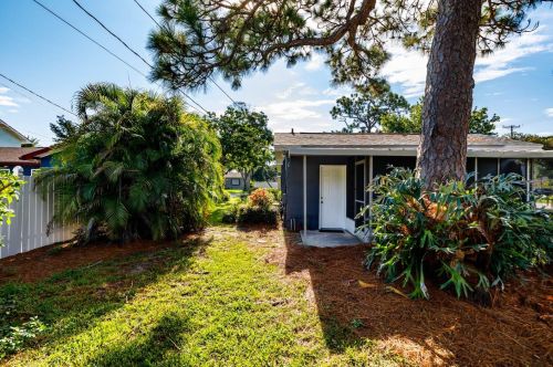 5933 15th Ave, Saint Petersburg FL  33707-3305 exterior