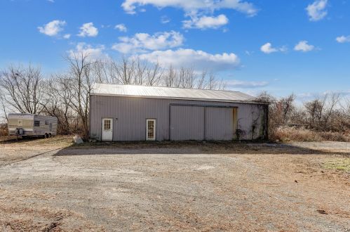 7186 National Rd, Brookville OH  45309-8784 exterior