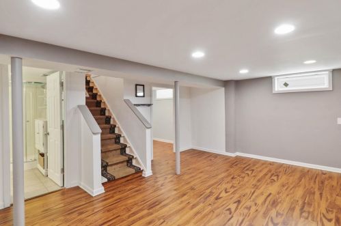 225 Delaware St, Hobart IN  46342-4110 exterior