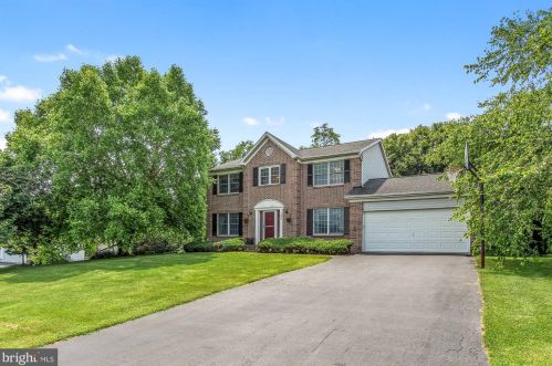 100 Brook Meadow Cir, Shrewsbury, PA 17361-1236