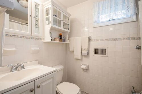 215 Croton Dam Rd, Crotonville NY  10562-2106 exterior