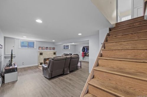 388 Cedar Hill Rd, Fishkill NY  12524-2439 exterior