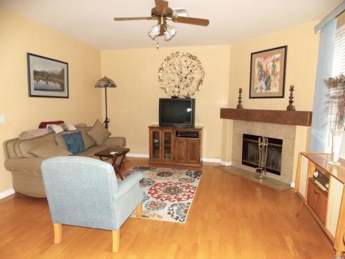 1409 Birdie Dr, Windsor CA  95492-8717 exterior