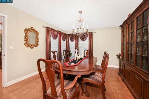 5525 Merritt Dr, Concord CA 94521-4708 exterior