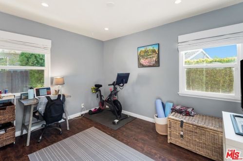 17030 Hart St, Van Nuys CA 91406-4508 exterior