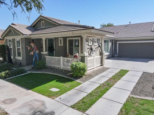 2731 Valencia St, Gilbert, AZ 85296-8672