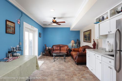 8 Benton Ave, Leonardo NJ  07737-1403 exterior