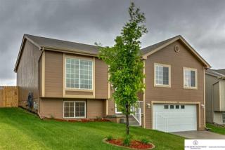 16931 Browne St, Omaha, NE 68116-3206