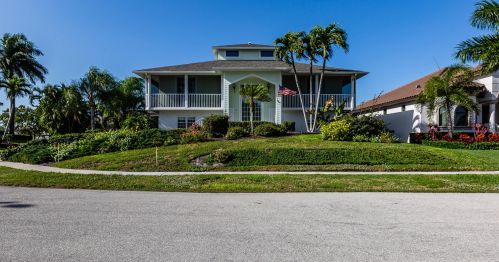 774 Pelican Ct, Marco Island, FL 34145-5726