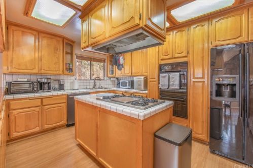 329 Fairway Blvd, Big Bear City CA  92314-8879 exterior
