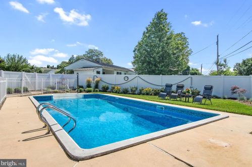 275 Dogwood Dr, Hummelstown, PA 17036-2607