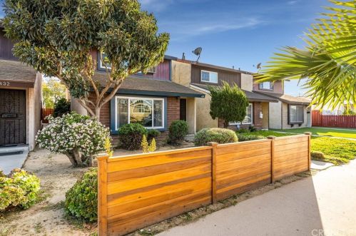 428 60th St, Long Beach, CA 90805-3414