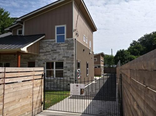 705 Blackson Ave, Austin TX  78752-2618 exterior