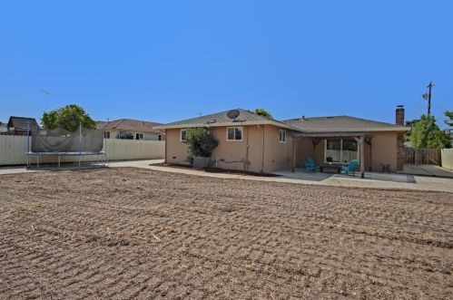 1090 Westward Dr, Hollister CA  95023-5717 exterior