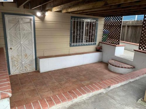 1703 Brg Ave, Oakland CA  94601-3672 exterior