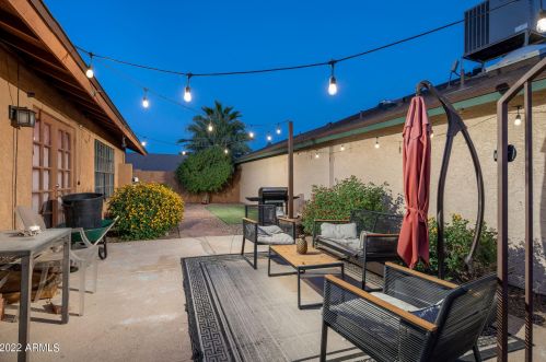 2142 Las Palmas Cir, Mesa, AZ