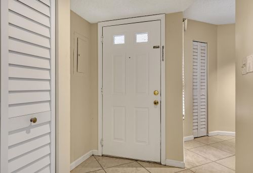 19108 Glenmoor Dr, West Palm Beach, FL 33409-2805