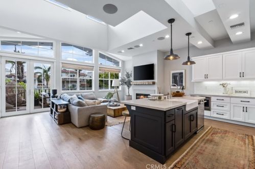 204 Helberta Ave, Redondo Beach, CA 90277-7208
