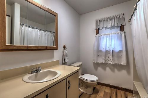 22 Harvest Ln, Milford CT  06461-1705 exterior