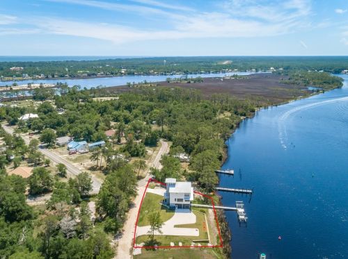601 Riverview Dr, Carrabelle FL  32322-5054 exterior