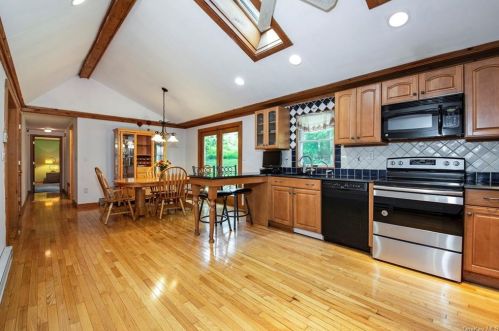 17 Deacon Smith Hill Rd, Patterson, NY 12563-2919