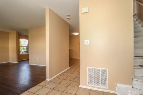 34 Kensington Dr, Piscataway NJ  08854-2172 exterior