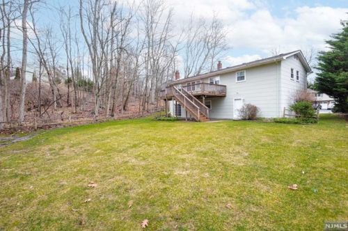 14 Jan Ct, Montvale, NJ 07645-1323