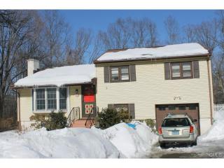 23 Freddys Ln, Brookfield Center, CT 06804-3206