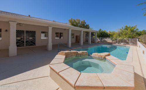 8647 Louhelen Way, Tucson, AZ 85747-5352