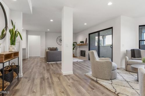 1913 Majorca Dr, Oxnard CA 93035-3648 exterior